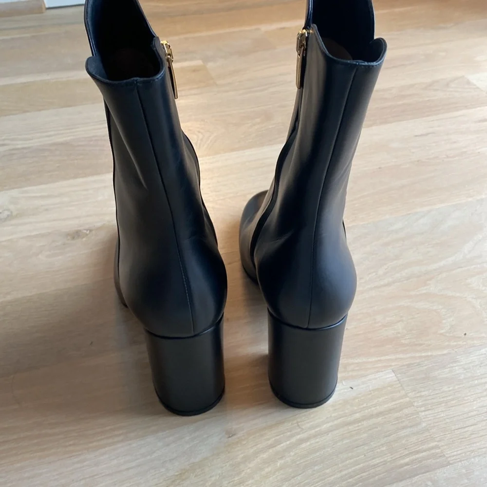 Gianvito Rossi Block Heel Leather Ankle Boots - Picture 5 of 10